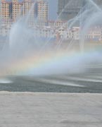 晉陽(yáng)湖噴泉
　　晉陽(yáng)湖公園是城市綜合型生態(tài)濱水公園，其景觀工程分為10大區(qū)域，有生態(tài)自然游覽區(qū)、僑鄉(xiāng)文化廣場(chǎng)區(qū)、古厝文化體驗(yàn)區(qū)、濕地生態(tài)科普區(qū)、城市文化廣場(chǎng)區(qū)、生態(tài)島休閑區(qū)、山林沙地游玩區(qū)和水上活動(dòng)區(qū)。 